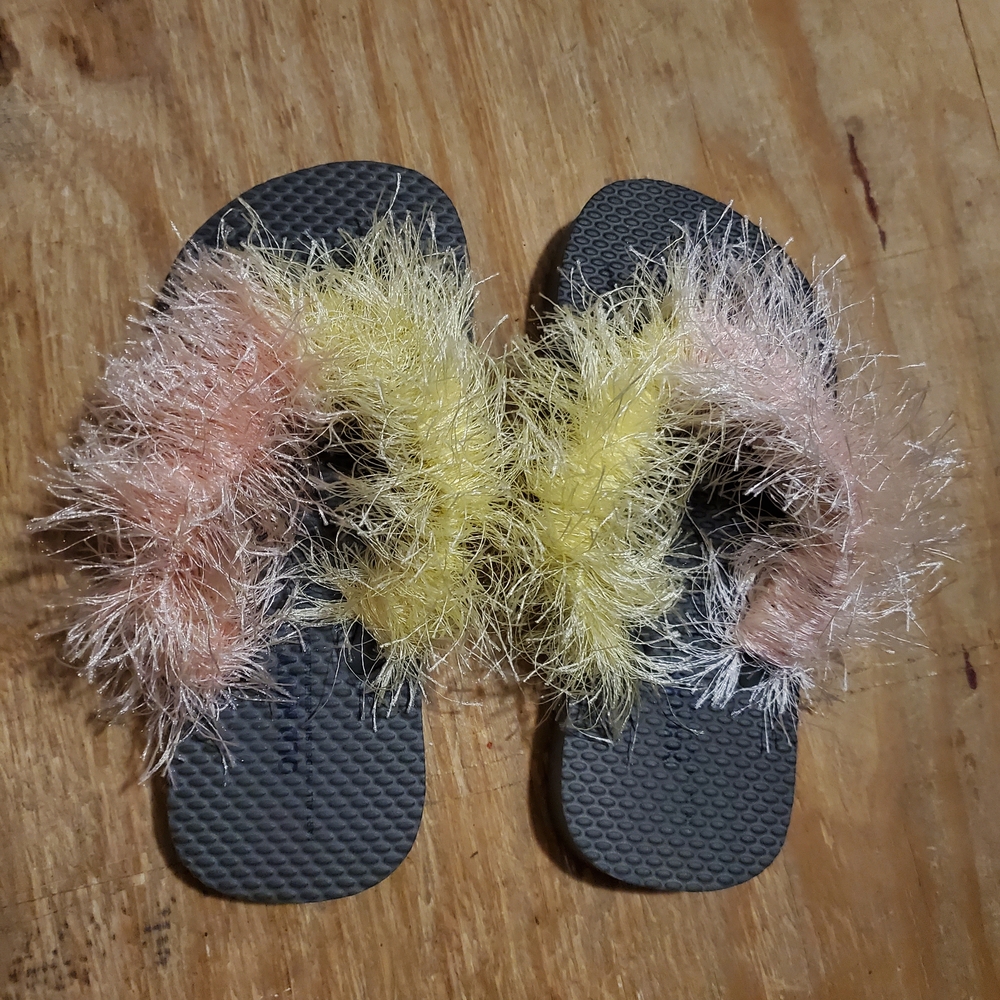 Fuzzy Flip-Flops (Kid's 10/11)